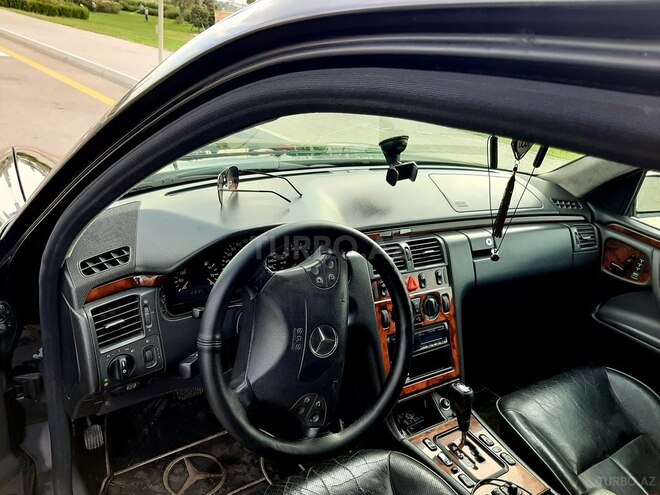 Mercedes E 320 1999, 350,000 km - 3.2 l - Bakı