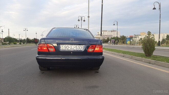Mercedes E 240 1999, 199,990 km - 2.4 l - Bakı