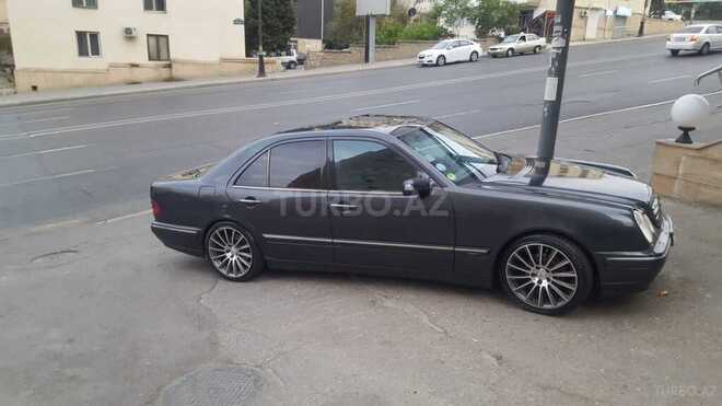 Mercedes E 220 2000, 220,000 km - 2.2 l - Bakı