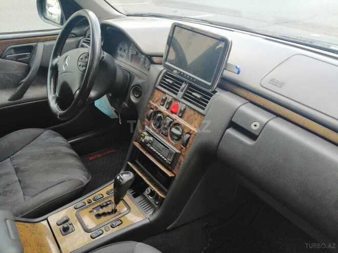 Mercedes E 220 2000, 220,000 km - 2.2 l - Bakı