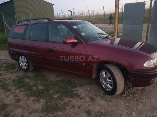 Opel Astra 1997, 132,000 km - 1.6 л - Quba