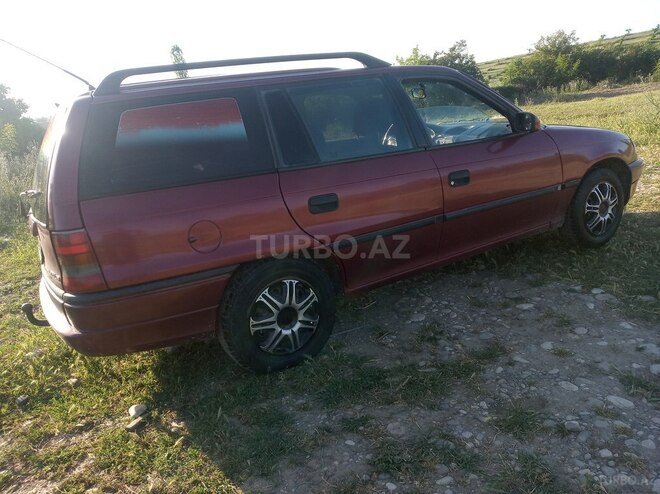Opel Astra 1997, 132,000 km - 1.6 л - Quba