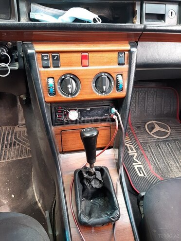 Mercedes E 200 1992, 56,324 km - 2.0 l - Salyan