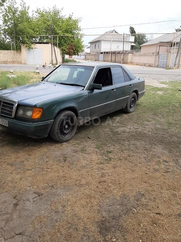 Mercedes E 200 1992, 56,324 km - 2.0 l - Salyan