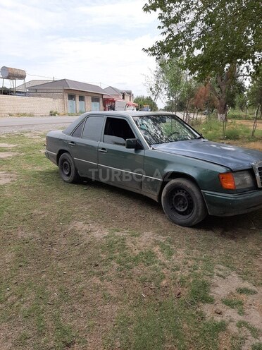 Mercedes E 200 1992, 56,324 km - 2.0 l - Salyan