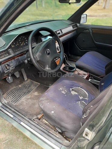 Mercedes E 200 1992, 56,324 km - 2.0 l - Salyan