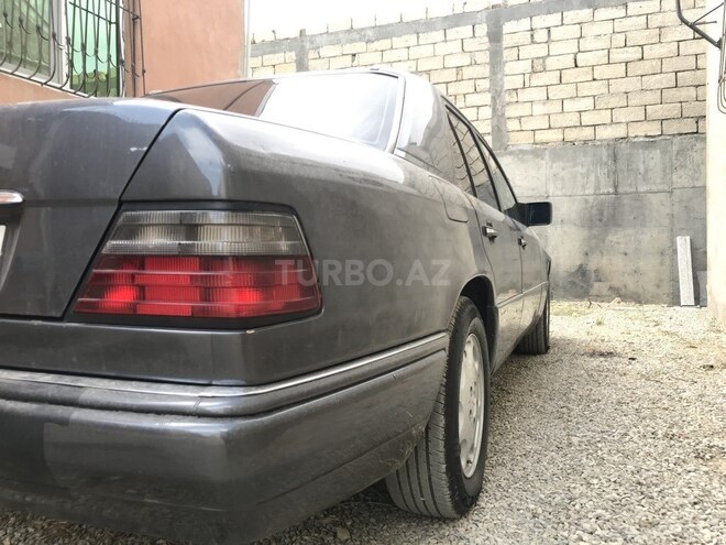 Mercedes E 220 1995, 336,077 km - 2.2 l - Bakı