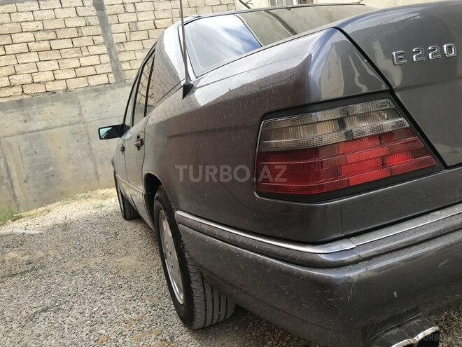 Mercedes E 220 1995, 336,077 km - 2.2 l - Bakı