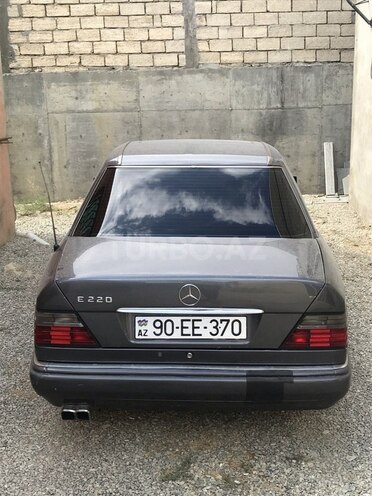 Mercedes E 220 1995, 336,077 km - 2.2 l - Bakı