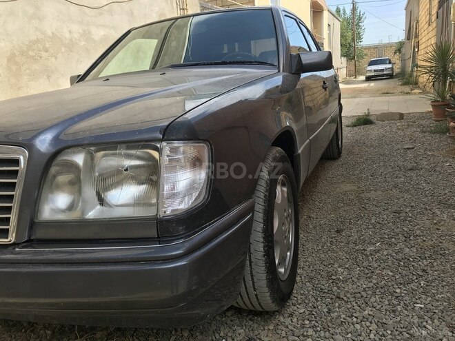 Mercedes E 220 1995, 336,077 km - 2.2 l - Bakı