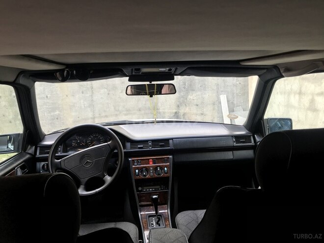 Mercedes E 220 1995, 336,077 km - 2.2 l - Bakı