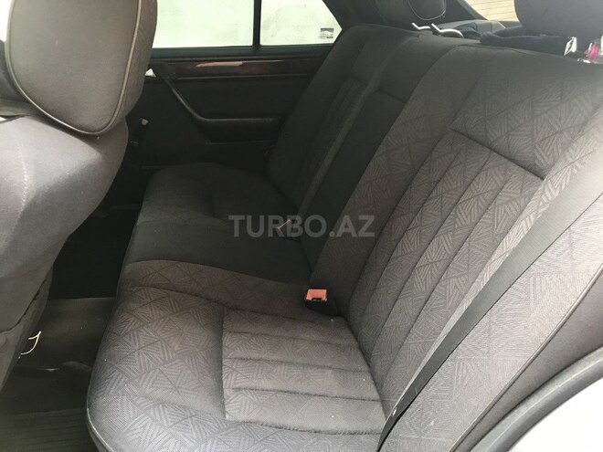 Mercedes E 220 1995, 336,077 km - 2.2 l - Bakı