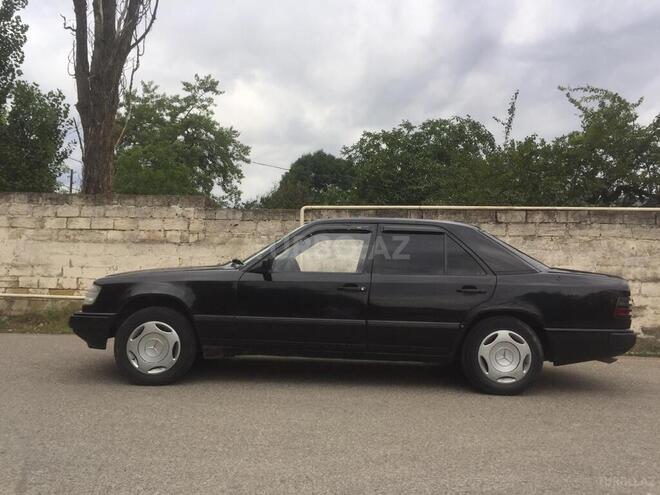 Mercedes E 200 1989, 326,000 km - 2.0 l - Quba
