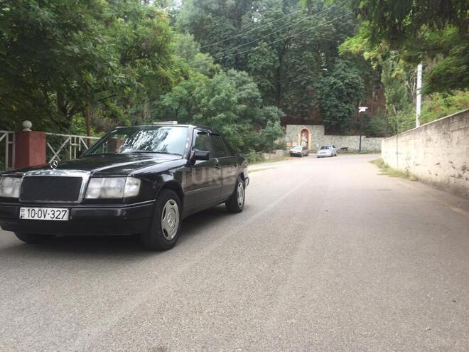 Mercedes E 200 1989, 326,000 km - 2.0 l - Quba