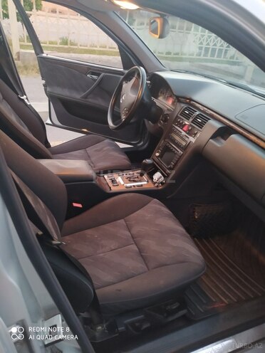 Mercedes E 240 2000, 320,000 km - 2.4 l - Bakı
