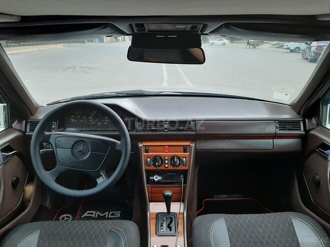 Mercedes E 200 1993, 310,500 km - 2.0 l - Sumqayıt