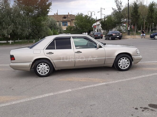 Mercedes E 200 1993, 310,500 km - 2.0 l - Sumqayıt
