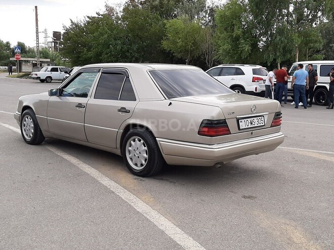 Mercedes E 200 1993, 310,500 km - 2.0 l - Sumqayıt