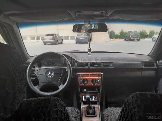Mercedes E 300 1992, 235,652 km - 3.0 l - Bakı