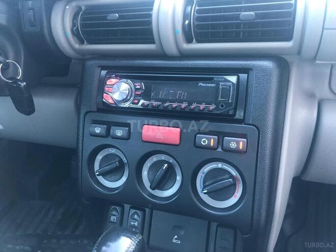 Land Rover Defender 2003, 117,931 km - 2.5 л - Bakı