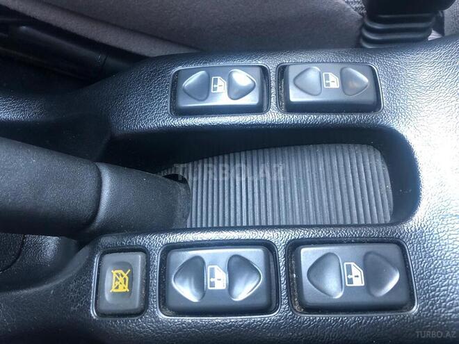 Land Rover Defender 2003, 117,931 km - 2.5 л - Bakı