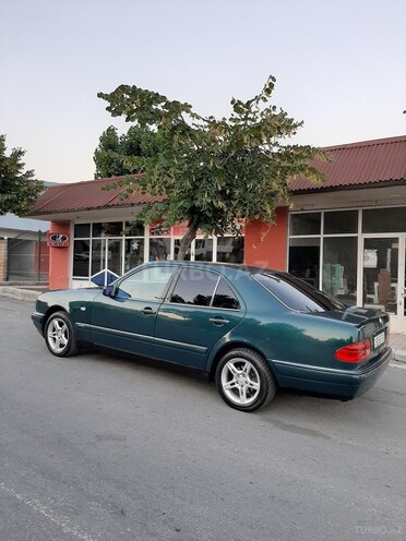 Mercedes E 230 1998, 398,645 km - 2.3 l - Qax