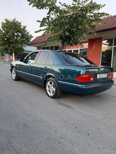 Mercedes E 230 1998, 398,645 km - 2.3 l - Qax