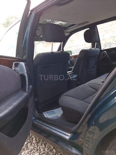 Mercedes E 230 1998, 398,645 km - 2.3 l - Qax