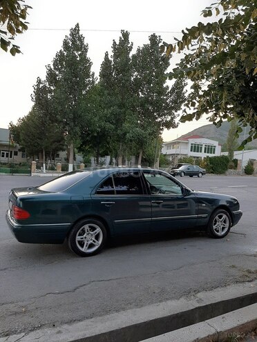 Mercedes E 230 1998, 398,645 km - 2.3 l - Qax