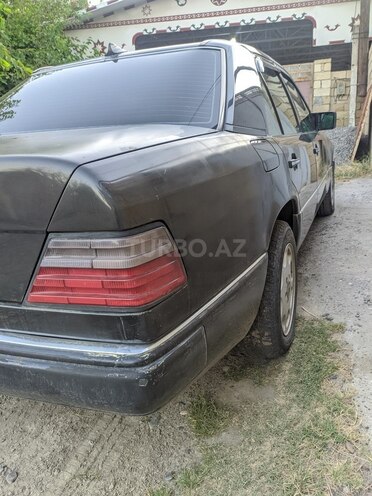 Mercedes E 200 1992, 230,000 km - 2.0 l - Saatlı