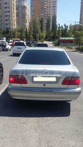 Mercedes E 240 2000, 254,000 km - 2.4 l - Bakı