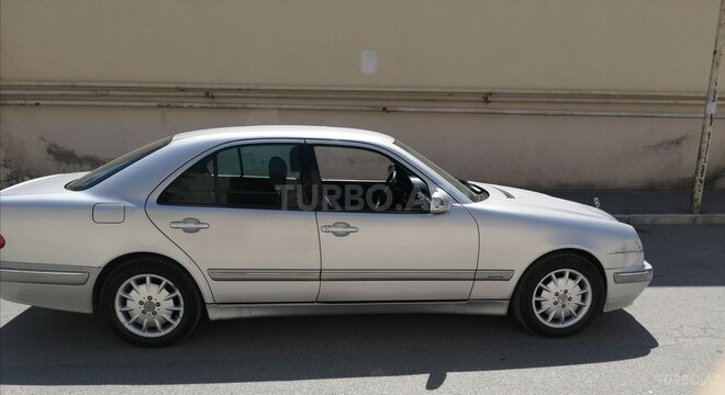 Mercedes E 240 2000, 158,777 km - 2.4 л - Bakı