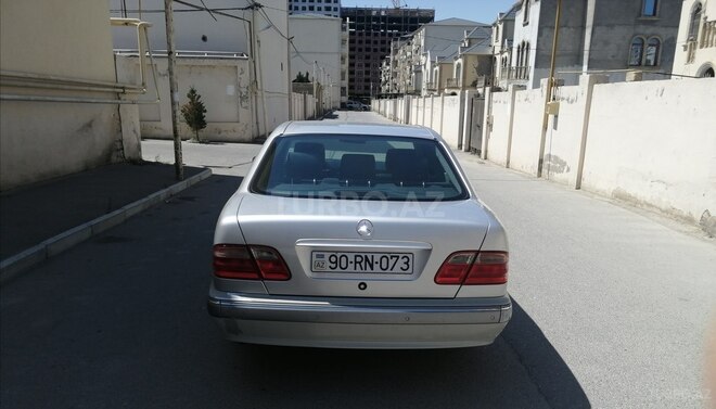 Mercedes E 240 2000, 158,777 km - 2.4 л - Bakı