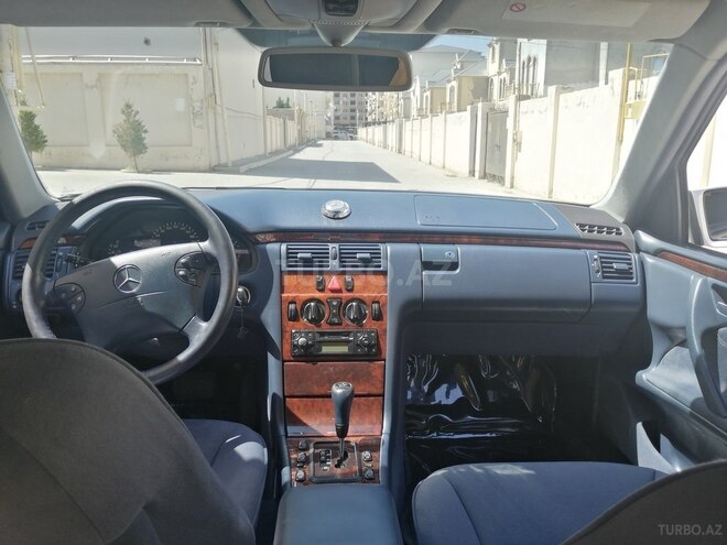 Mercedes E 240 2000, 158,777 km - 2.4 л - Bakı