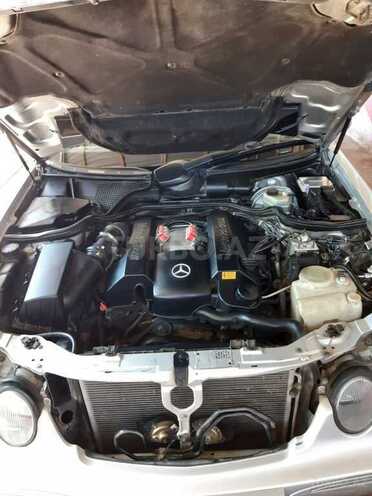 Mercedes E 240 1999, 320,108 km - 2.4 l - Gəncə