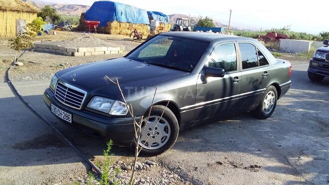 Mercedes C 180 1995, 260,000 km - 1.8 л - Füzuli