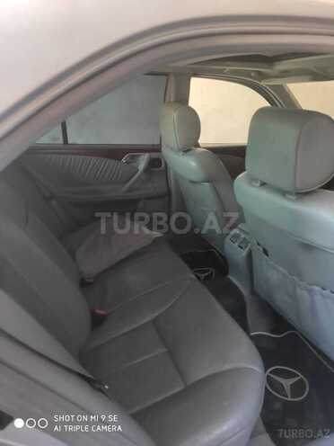 Mercedes E 270 2001, 262,000 km - 2.7 l - Bakı