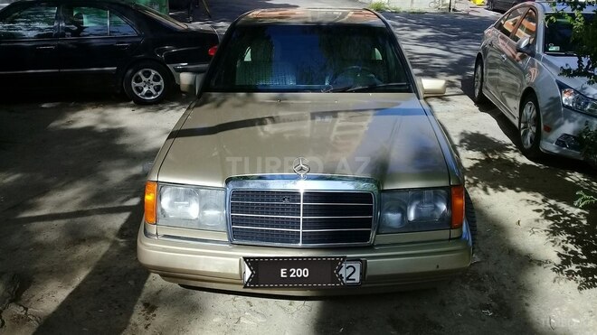 Mercedes E 200 1986, 369,000 km - 2.0 l - Bakı