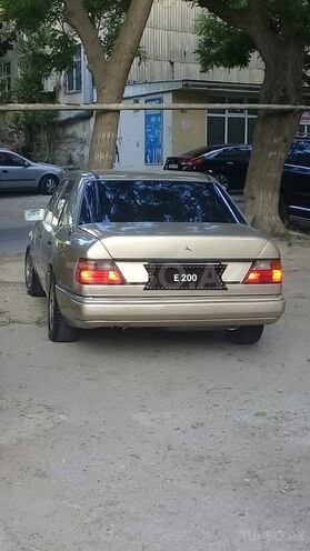 Mercedes E 200 1986, 369,000 km - 2.0 l - Bakı