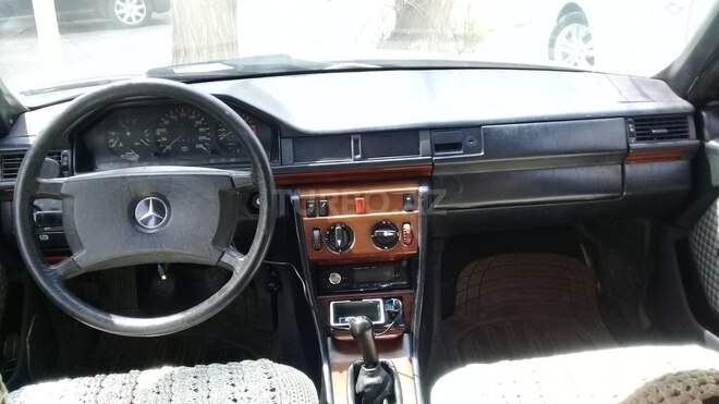 Mercedes E 200 1986, 369,000 km - 2.0 l - Bakı