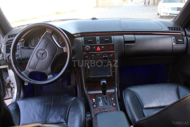Mercedes E 280 1996, 364,000 km - 2.8 l - Sumqayıt