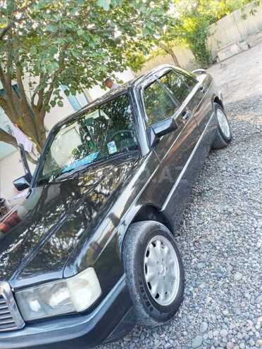 Mercedes 190 1989, 200,000 km - 2.0 l - Biləsuvar