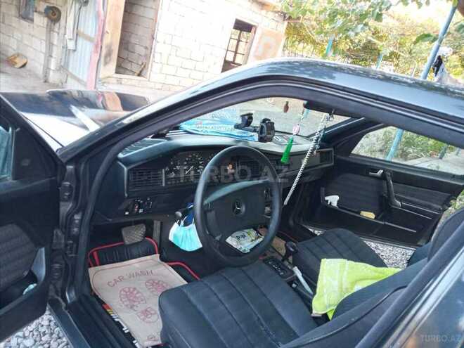 Mercedes 190 1989, 200,000 km - 2.0 l - Biləsuvar