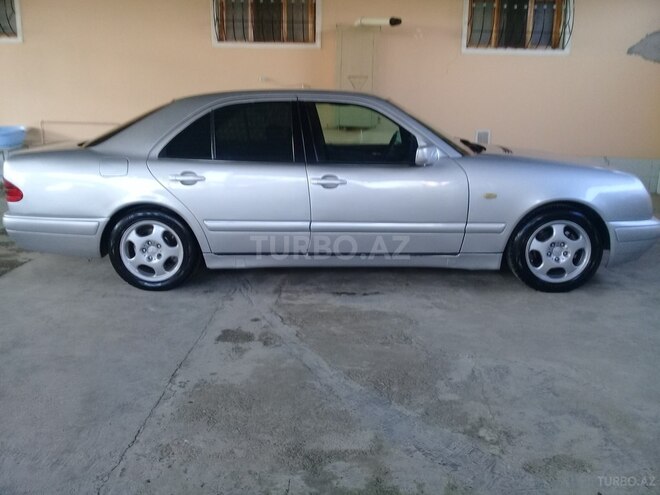 Mercedes E 200 1996, 210,555 km - 2.0 l - Yevlax