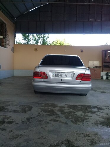 Mercedes E 200 1996, 210,555 km - 2.0 l - Yevlax