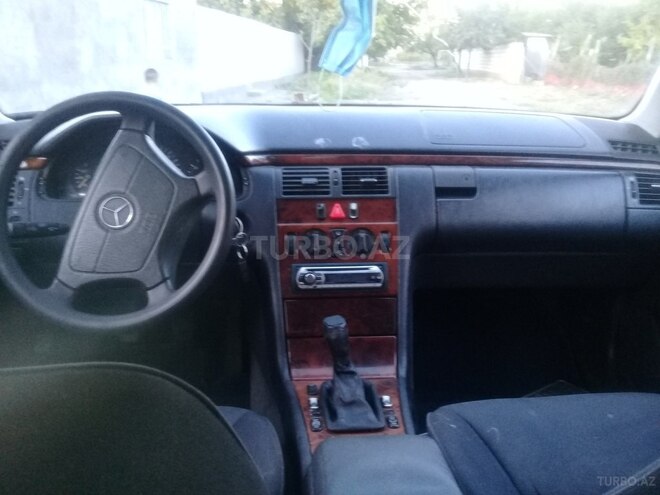 Mercedes E 220 1998, 300,526 km - 2.2 l - Ağstafa