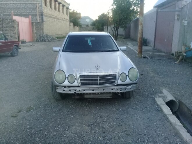 Mercedes E 220 1998, 300,526 km - 2.2 l - Ağstafa