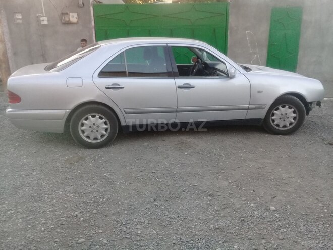 Mercedes E 220 1998, 300,526 km - 2.2 l - Ağstafa