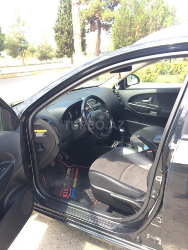 Kia Ceed 2009, 239,000 km - 1.6 л - Salyan