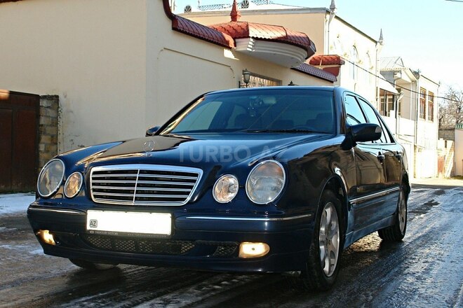 Mercedes E 220 2000, 321,000 km - 2.2 л - Quba